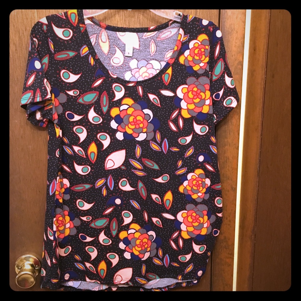 Lularoe Classic T, size small